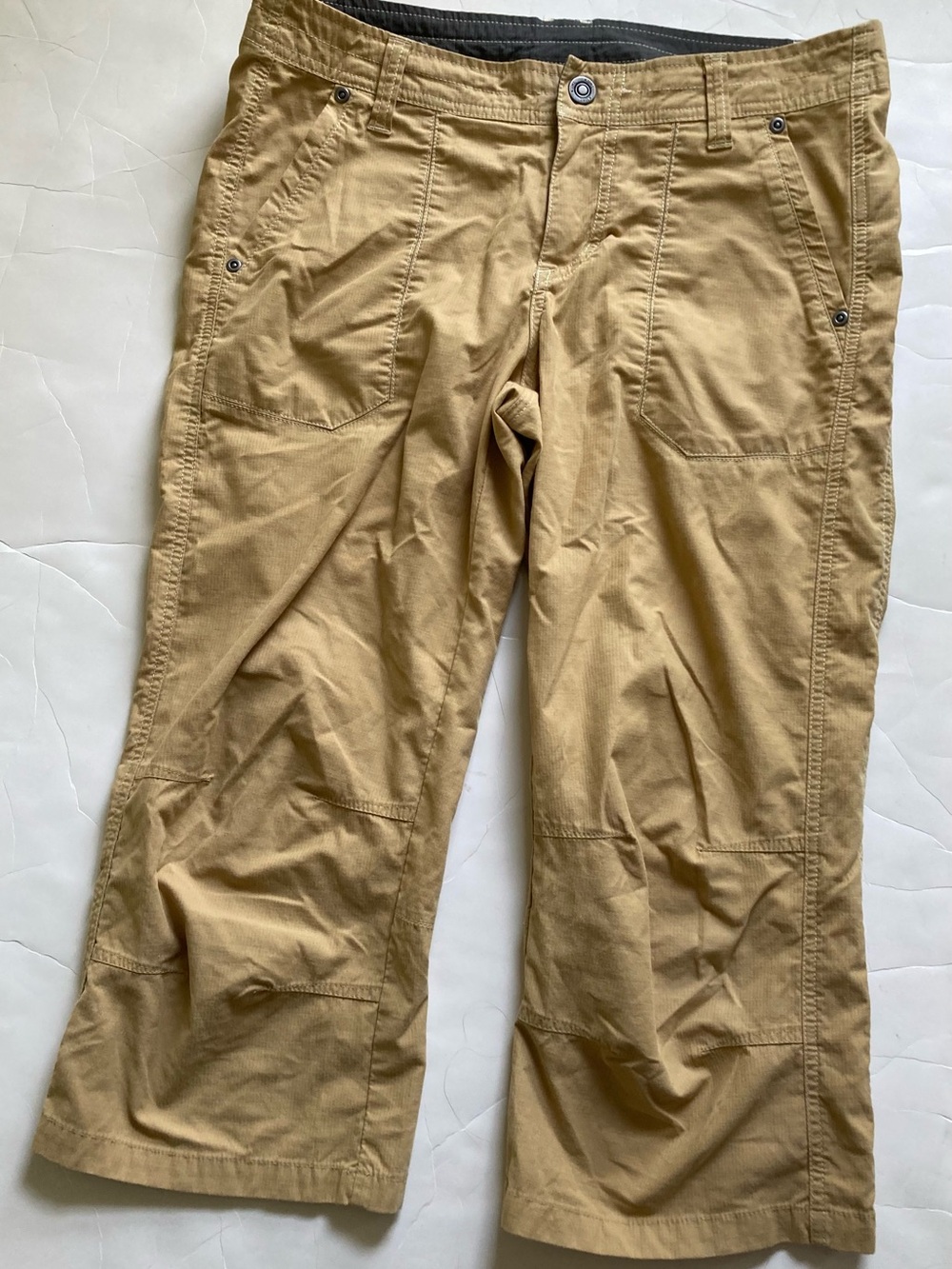 Kuhl embroidered tan capris size 6 EUC